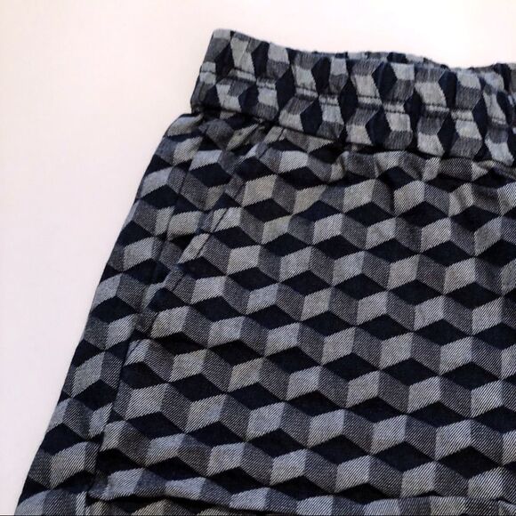 J. Crew 3" boardwalk pull-on geometric shorts, 0 - Picture 3 of 7